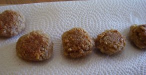 kotleciki_z_quinoa_i_masla_migdalowego2.jpg kotleciki_z_quinoa_i_masla_migdalowego2.jpg