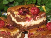 sernikobrownies_z_malinami.jpg