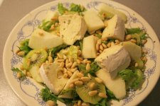 salad_with_pear_and_brie.jpg