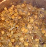 Kabse_gotowaCebula_hummus_rodzynki.jpg Kabse_gotowaCebula_hummus_rodzynki.jpg