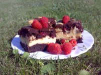 Sernikobrownies_z_malinami.jpg