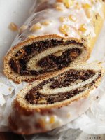poppyseed_strucla_closeup_0.jpg