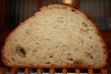 Vermont_Sourdough_przekroj2.jpg