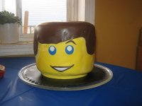 giant_lego_minifig_cake.jpg