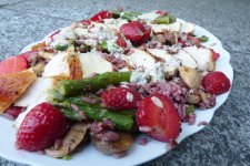 Truskawkowo_ryzowa_salatka_z_kurszakiem.JPG Truskawkowo_ryzowa_salatka_z_kurszakiem.JPG