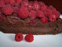 sernikobrownies_z_malinami.jpg