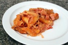 Zapiekanka_z_ziti_rigati_i_martadela.JPG