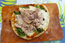 Pizza_z_surowym_tunczakiem_i_wasabi_cin.jpg Pizza_z_surowym_tunczakiem_i_wasabi_cin.jpg